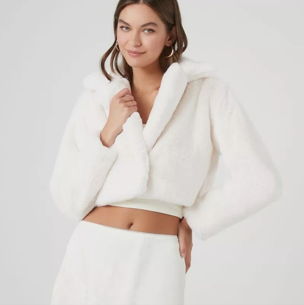 FOREVER21 White Faux Fur Jacket Sz M